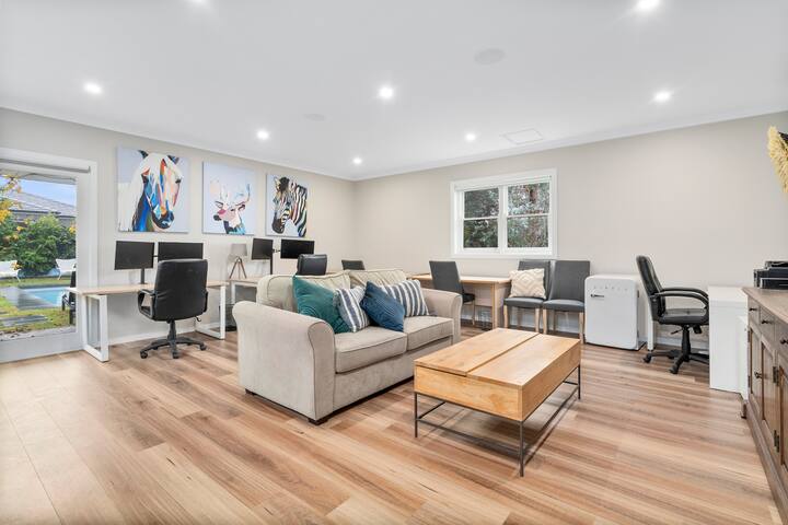 Private Hamptons Style Resort Escape! gallery image 3