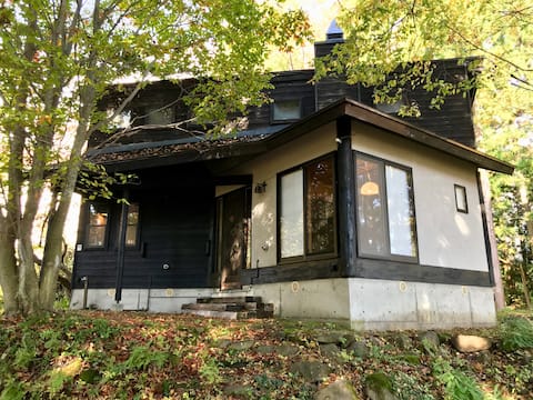 Sunnsnow Kallin Cottage with car ski in ski out