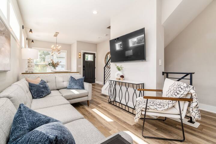 Luxury downtown stunner with patio oasis gallery image 4