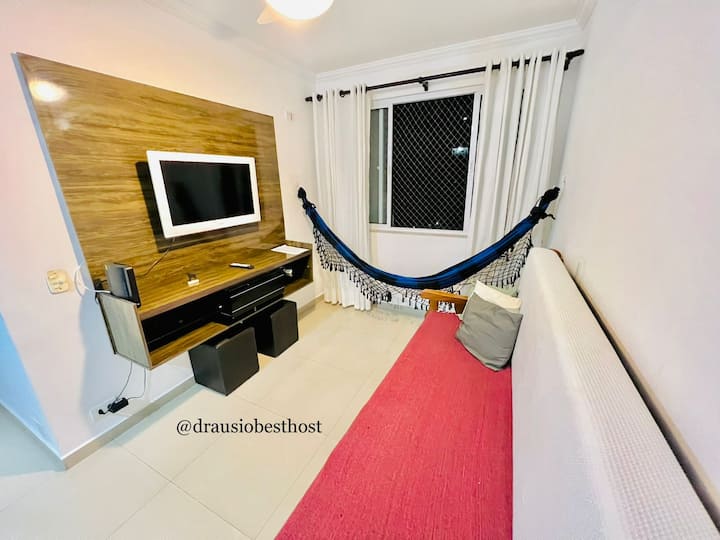 تلفزيون ووسائد متعددة