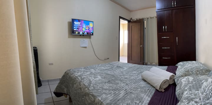 Dhoma e gjumit 3, krevat dopio, dollap, televizor inteligjent. Në apartamentin 2