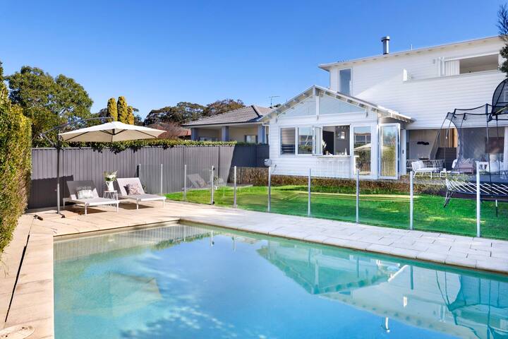 Huge stylish home in the shire gallery image 3