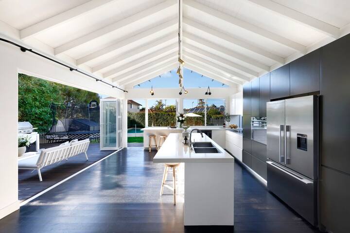 Huge stylish home in the shire