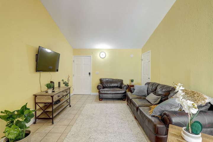 Cozy Valley Home with a View