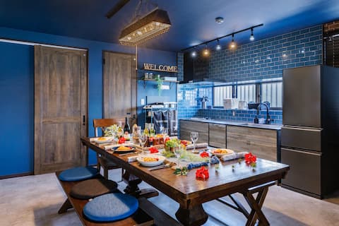 3 minutes to American Village/accommodates 12 people/BBQ available/Kitaya area with many restaurants