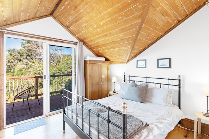 The master bedroom has a queen size bed, a wall heater and spare blankets in the wardrobe for cold winter nights.  The balcony that leads off the bedroom has a lovely leafy outlook and is perfect for star gazing on a clear night.