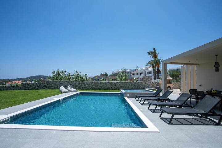 Madi Villa gallery image 3