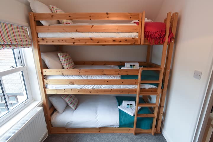 เตียงสองชั้นสำหรับ 3 คน