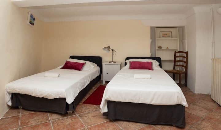 غرفة التوأم الثانية في البيت الرئيسي