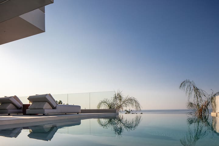 Superb sea views, 450m to sandy beach, heated pool