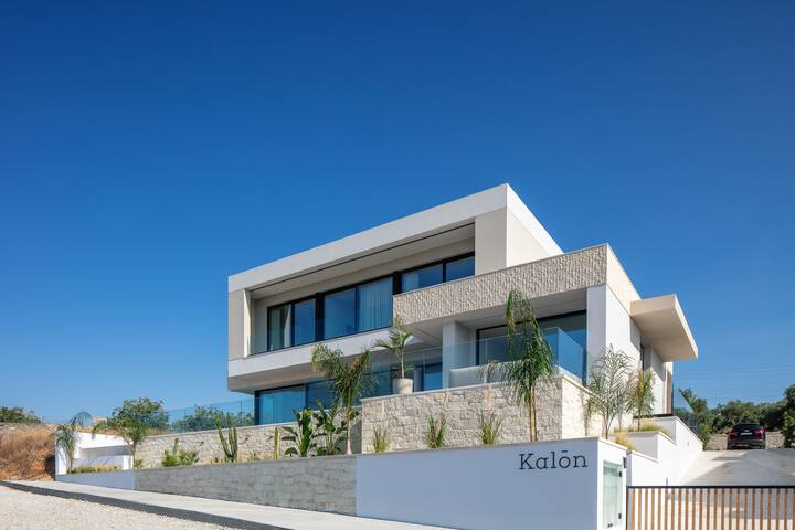 Superb sea views, 450m to sandy beach, heated pool gallery image 5