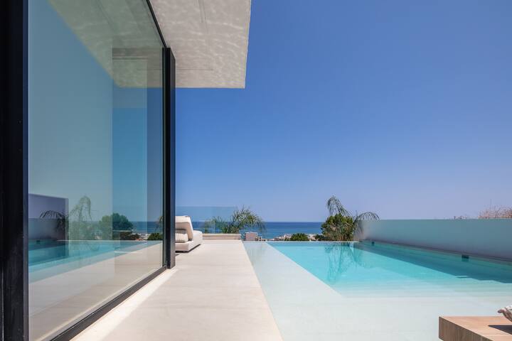 Superb sea views, 450m to sandy beach, heated pool gallery image 4