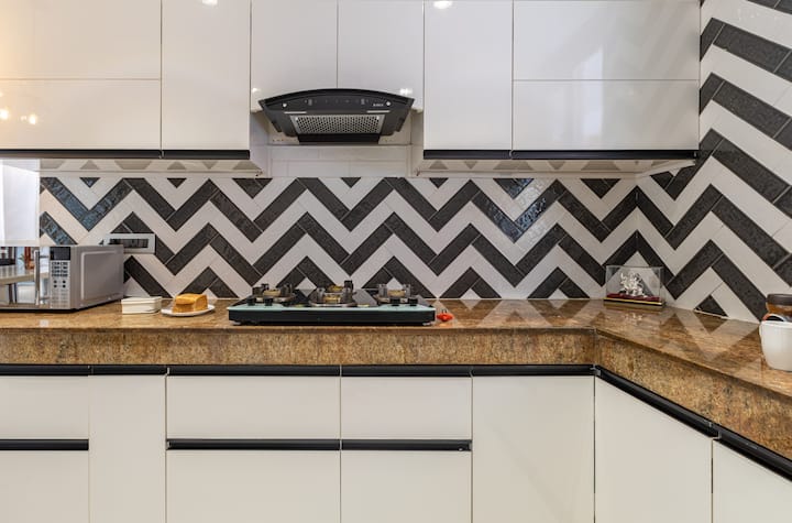 Full kitchen image 1