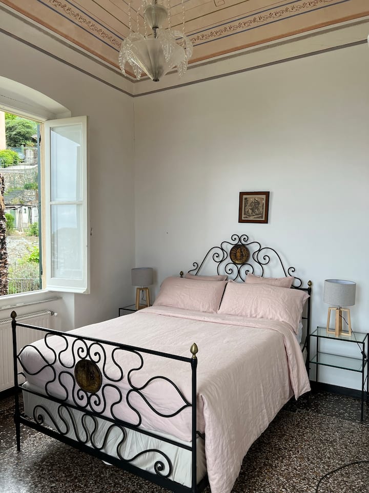 חדר השינה הכפול - חלון נוף לגינה