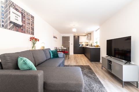 Top performing Airbnb: Southampton 'City Vibes'+Outside Space+Parking 4gt in Hythe And Dibden