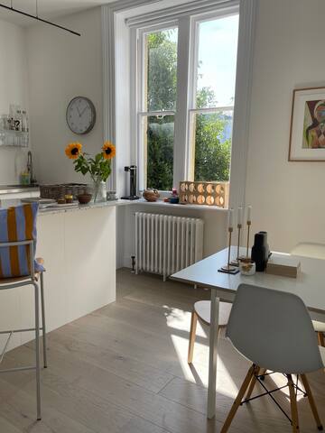 All Angels flat overlooking London Fields gallery image 4