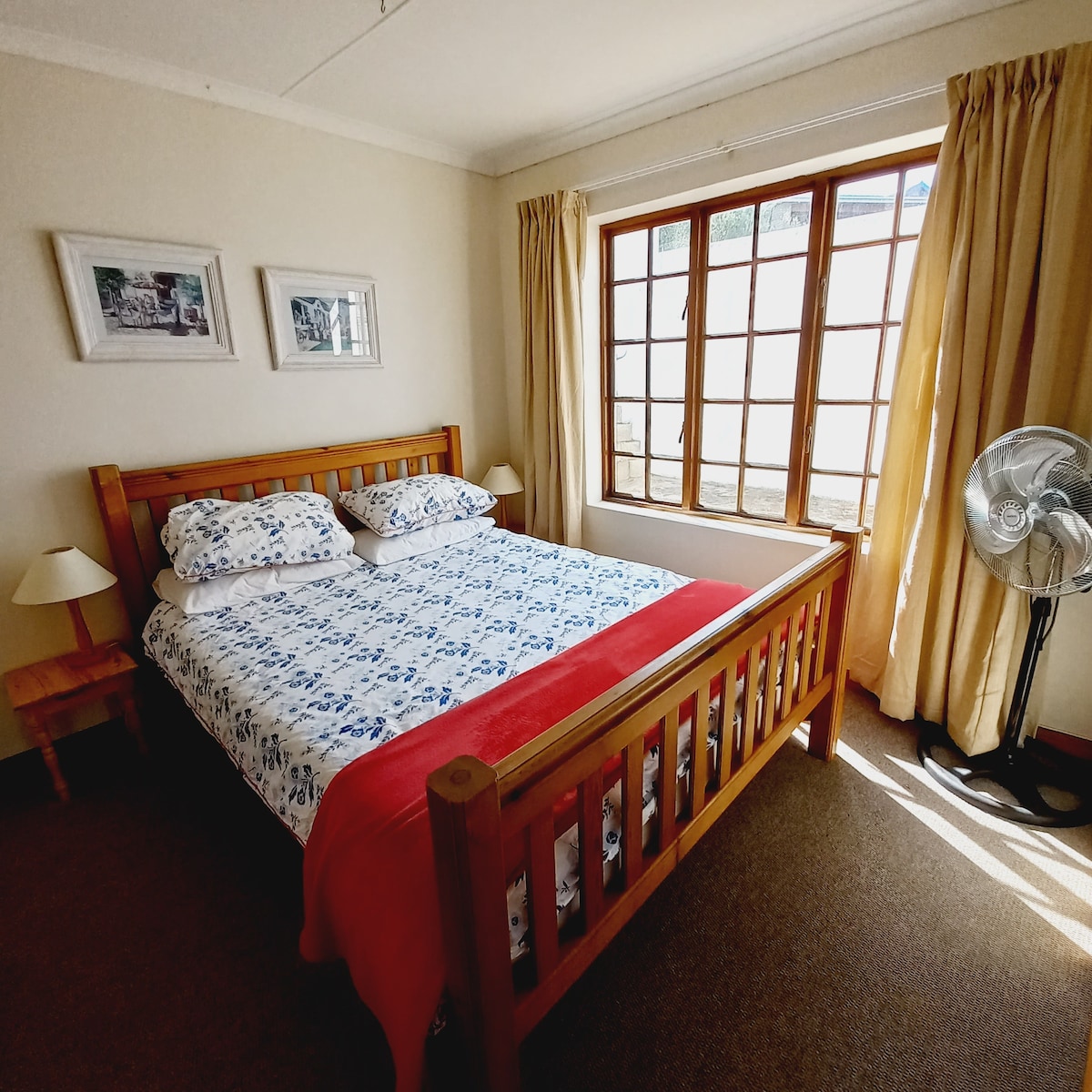 Za blokiranje svjetla mogu se upotrijebiti dvostruke zavjese.