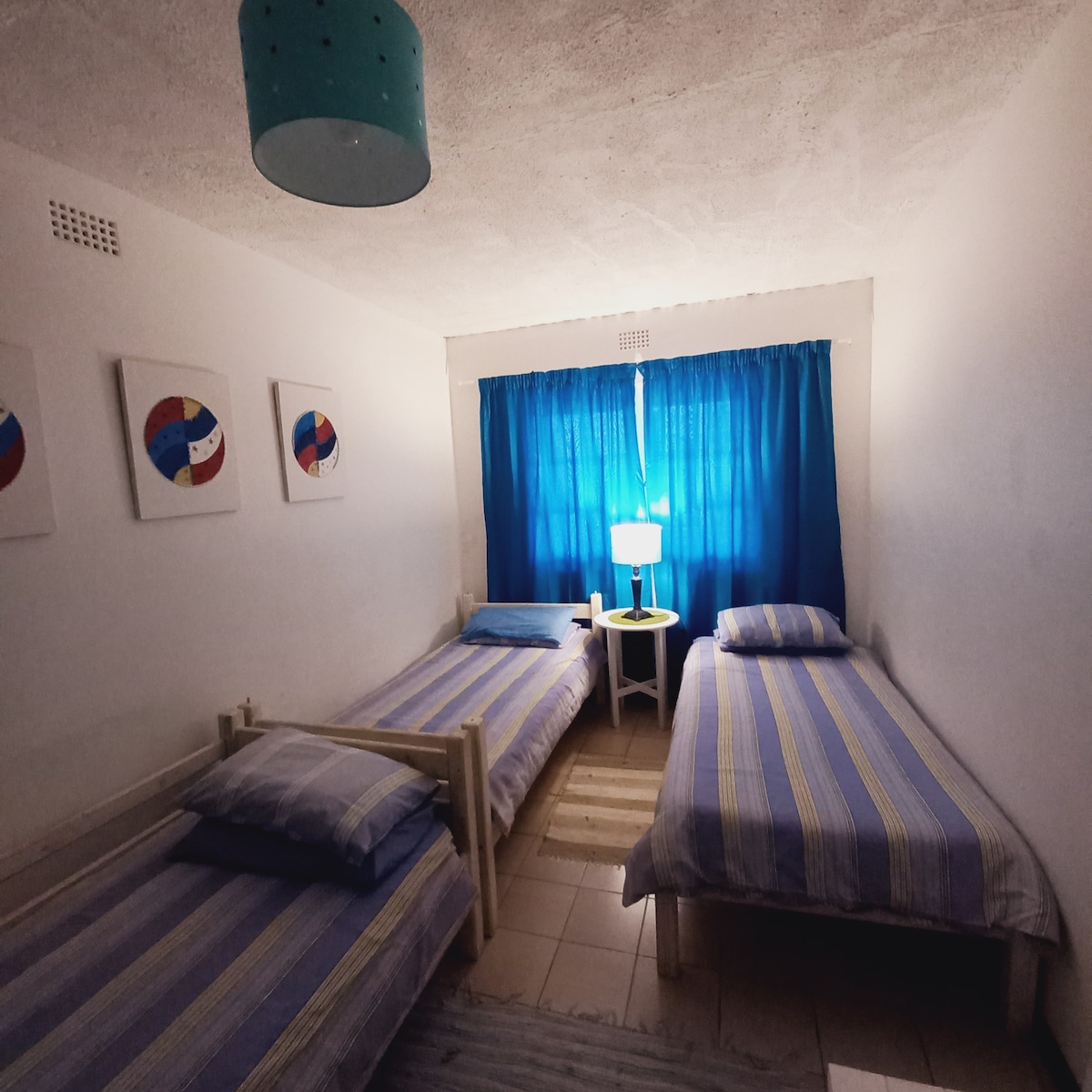 Prostrani privatni prostor savršen za stariju djecu ili tinejdžere. I da, signal za Wi-Fi na ovom je području jak:-)