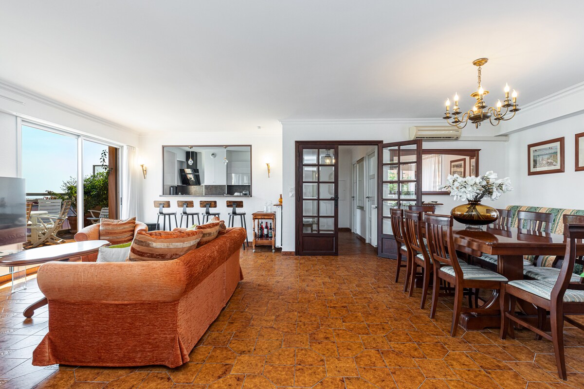 Successful Airbnb property: Sublime 5 bedrooms, 50 m from the sea - Terraces and Parking in Menton