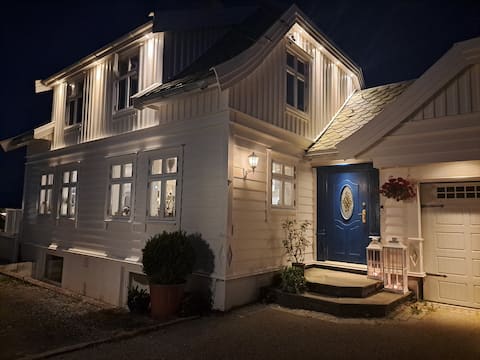 "The Beach House" Åkrasanden 3 min.