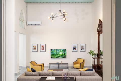 Villa Mar Mikhael: High Ceiling, Arches & Garden