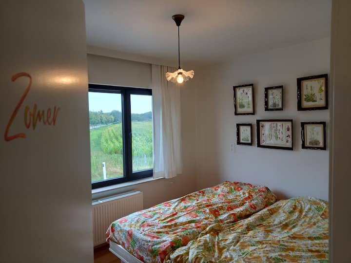 Საზაფხულო ოთახი (1-ლი სართული)