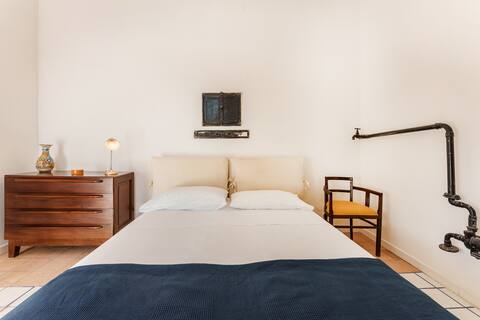 villa with garden in the heart of the historic center