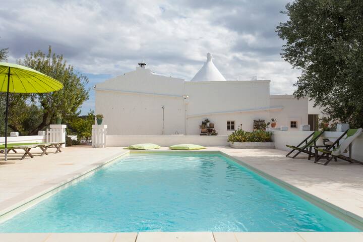 Trulli lavanda e rosmarino – Ostuni –