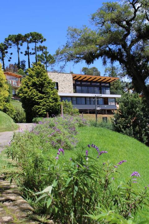Casa e vista deslumbrantes em condomínio fechado.