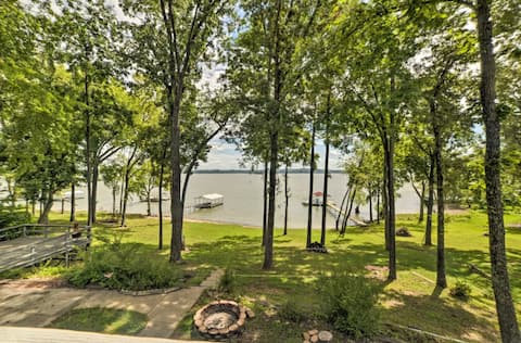 Peaceful Lake Front Retreat