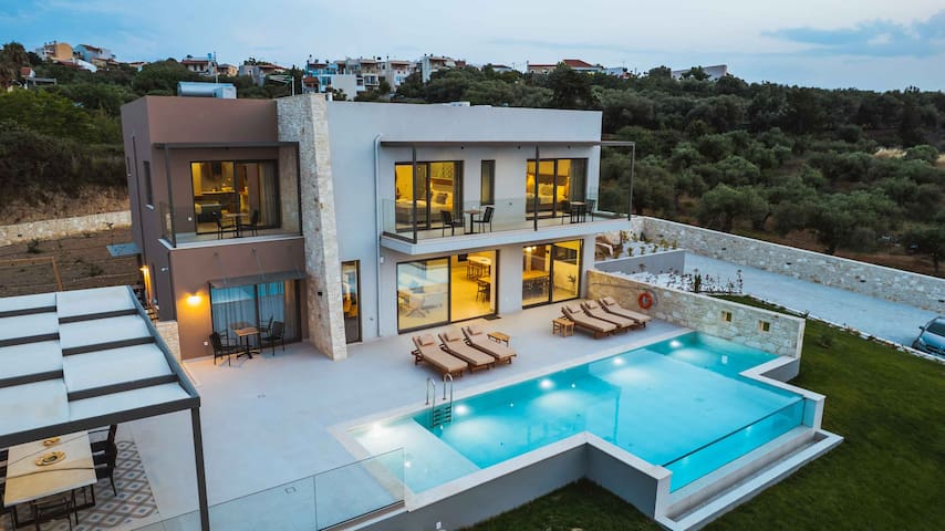 Star Luxury Villa – Private pool, gym, playground
