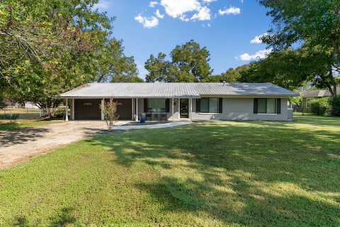 Retro Ranch- Bastrop Historic District