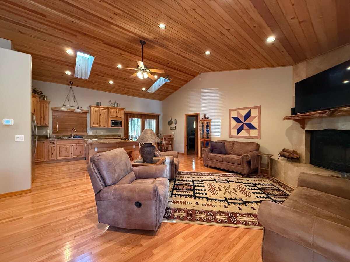 Top performing Airbnb: Cozy Mountain Cabin Getaway! in Show Low / Pinetop