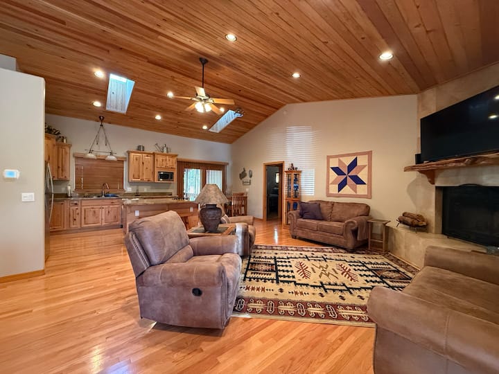 Cozy Mountain Cabin Getaway! - Pinetop-Lakeside, AZ
