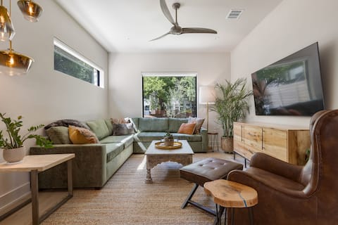 Successful Airbnb property: Tropical Hideaway: Pool & Speakeasy - Sleeps 10 in Holly