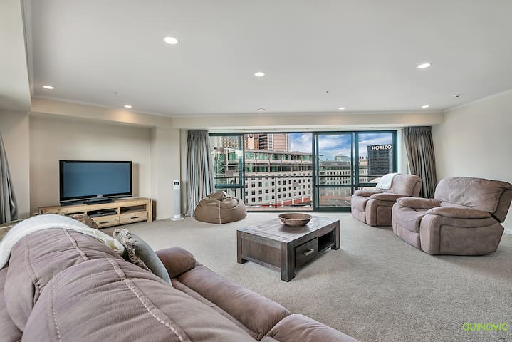 Quinovic Viaduct managed Airbnb listing 3