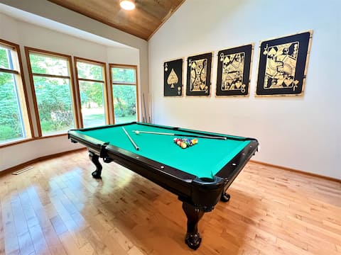 Garibaldi Getaway: hot tub, pool tbl, fire pit &EV