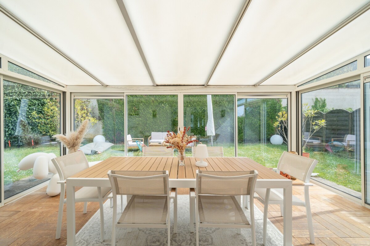 Beachfront Luxury Villa 2