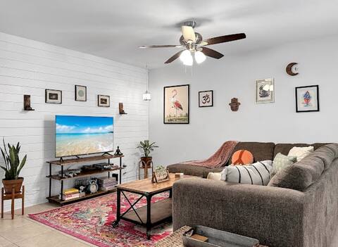 BoHo Bungalow - Near the Beach