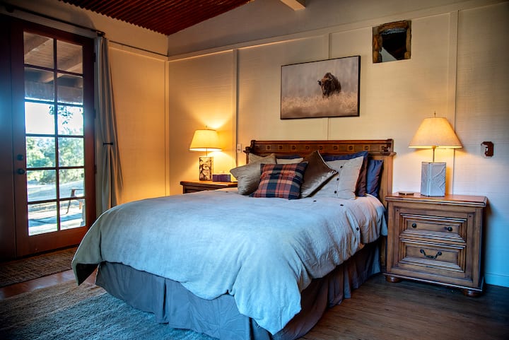 Chambre avec lit Queen et lits jumeaux 