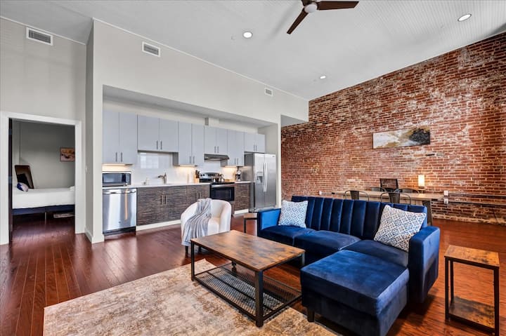 Whiskey Row- 1 Min To Yum | 1 Bed 1 Bath- Sleeps 4 - Louisville, KY