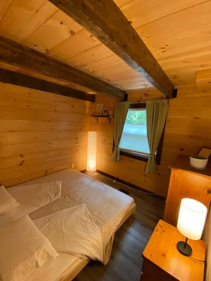 ห้องนอนส่วนตัวพร้อมเตียงแฝดแบบแยกส่วน (มีเตียงเด็กอ่อนหากจำเป็น)