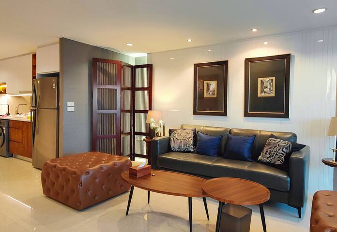 landmark skyscraper BTS Saphan Taksin Iconsiam gallery image 5