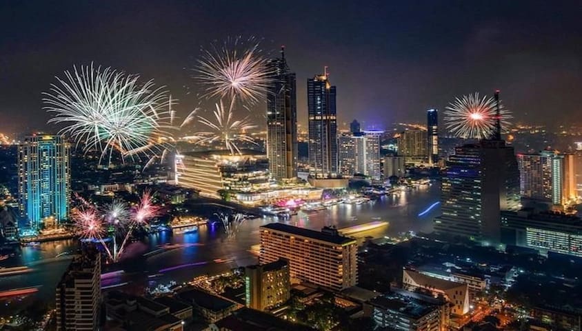 landmark skyscraper BTS Saphan Taksin Iconsiam gallery image 3
