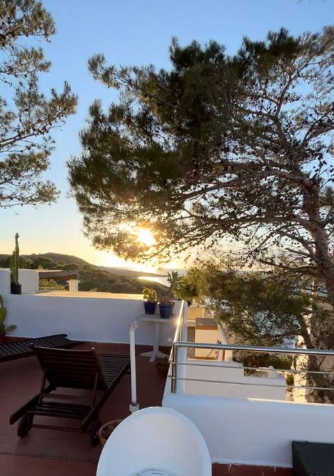 NEW! Private roof terrace apartment with sea view