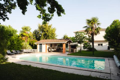 House, swimming pool, wooded, wooded