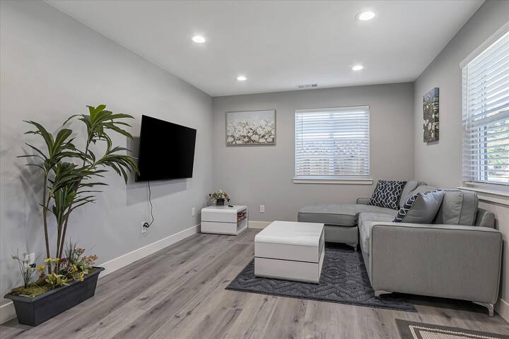 (a) 2 Separated Units, 2br/2ba each gallery image 4