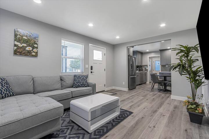 (a) 2 Separated Units, 2br/2ba each gallery image 5