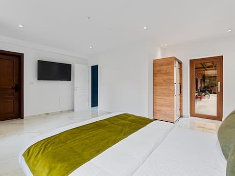 Green Pool Room