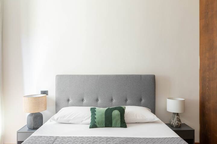 iFlat Pantheon’s shiny apartment gallery image 4